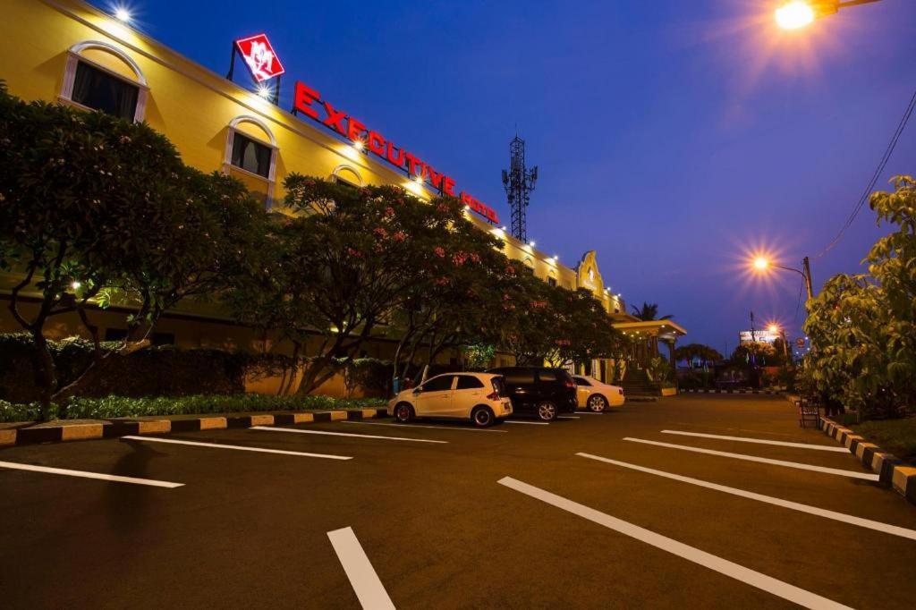 3 Putra Bi Executive Hotel Jakarta Jacarta Exterior foto